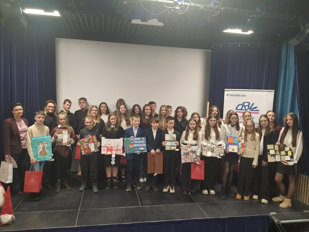 Konkurs plastyczny - Tysiąclecie Królestwa Polskiego "Historia Polski 1025 - 2025 przedstawiona w Lapbooku"