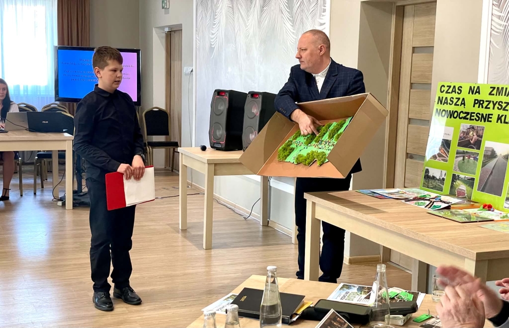 Sukces Pawła Przepióry w gminnym konkursie "Pędzlem i piórem o tej, która sercu najbliższa…"