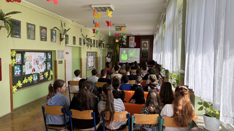 Eksperymenty psychologiczne - jak nie ulegać manipulacji w sieci